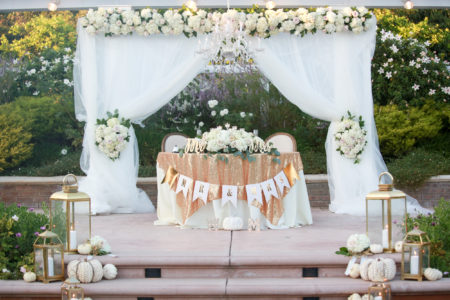 Elegant sweetheart table at a wedding
